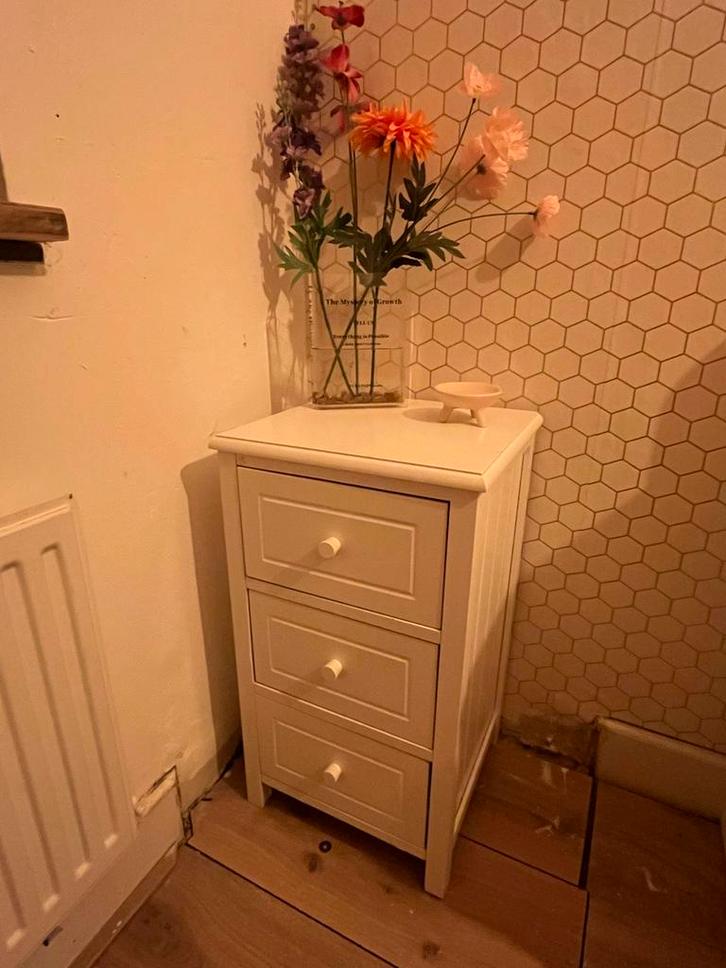 Wit lade kastje / nachtkastje met 3 lades, Huis en Inrichting, Kasten | Ladekasten, Gebruikt, 3 of 4 laden, Ophalen