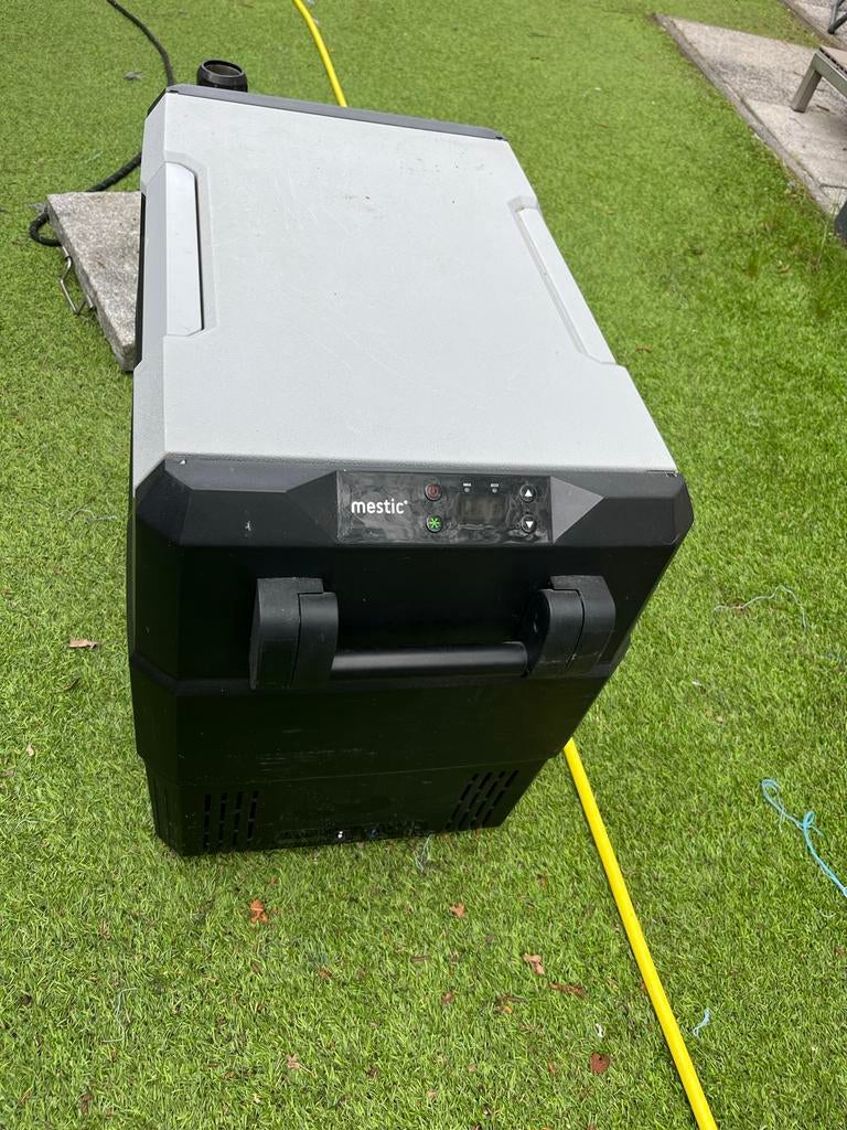 Mestic Koelbox - Ideaal voor Camping en Reizen, Ophalen, Zo goed als nieuw, Koelbox, Elektrisch