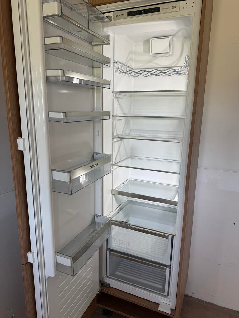 Grote Siemens koelkast serie IQ500, Ophalen, 200 liter of meer, 160 cm of meer, Zonder vriesvak