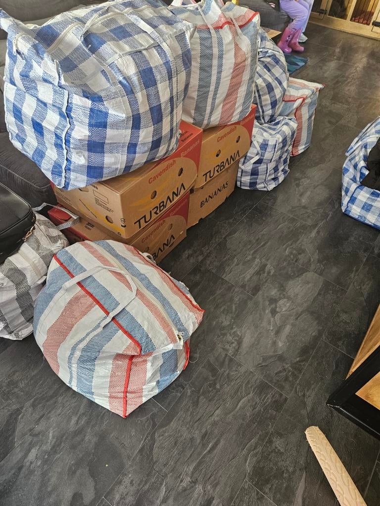 Grote partij voetbaltenues - 750 stuks, Ophalen of Verzenden, Nieuw