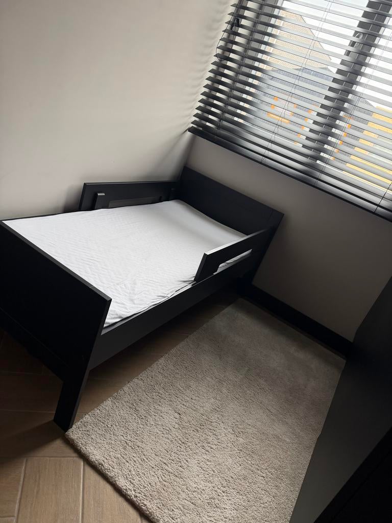 Peuterbed en kast compleet - Zwart design, Ophalen, Gebruikt, Jongetje of Meisje