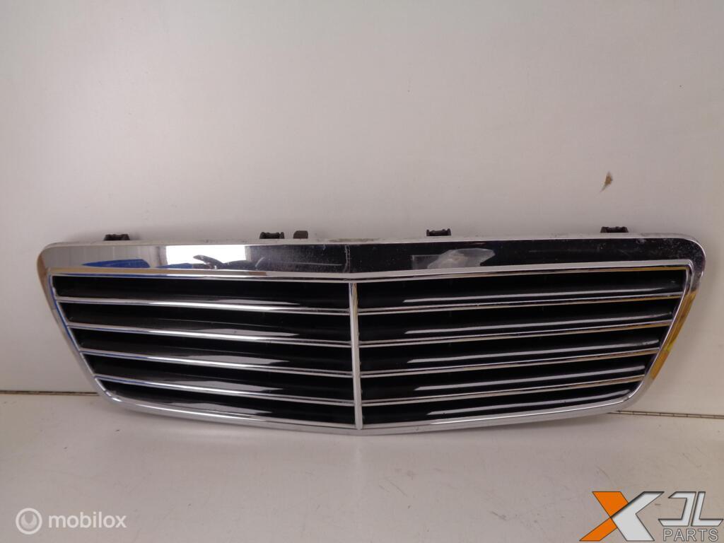 CLK-KLASSE W208 GRILLE  A2088800085, Auto-onderdelen, Gebruikt, Mercedes-Benz, Ophalen of Verzenden, Mercedes-Benz