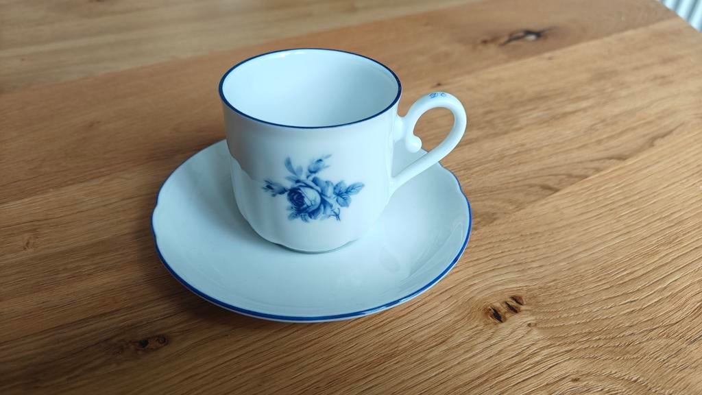 Seltmann Weiden Bavaria kop en schotel blauwe roos, Ophalen of Verzenden, Gebruikt, Porselein, Kop en/of schotel