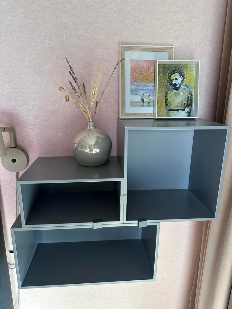 Muuto Stacked | Wandkastjes | Grijs wandmeubel, Huis en Inrichting, Kasten | Wandmeubels, Ophalen, Zo goed als nieuw, Minder dan 150 cm