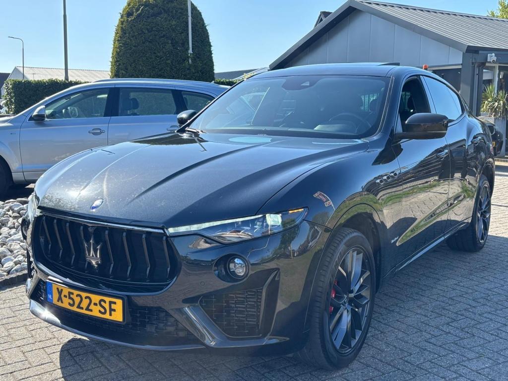 Maserati Levante 3.0 V6 S AWD Zwart 2021 Panorama Facelift, Auto's, 430 pk, Gebruikt, 138 €/maand, 2084 kg