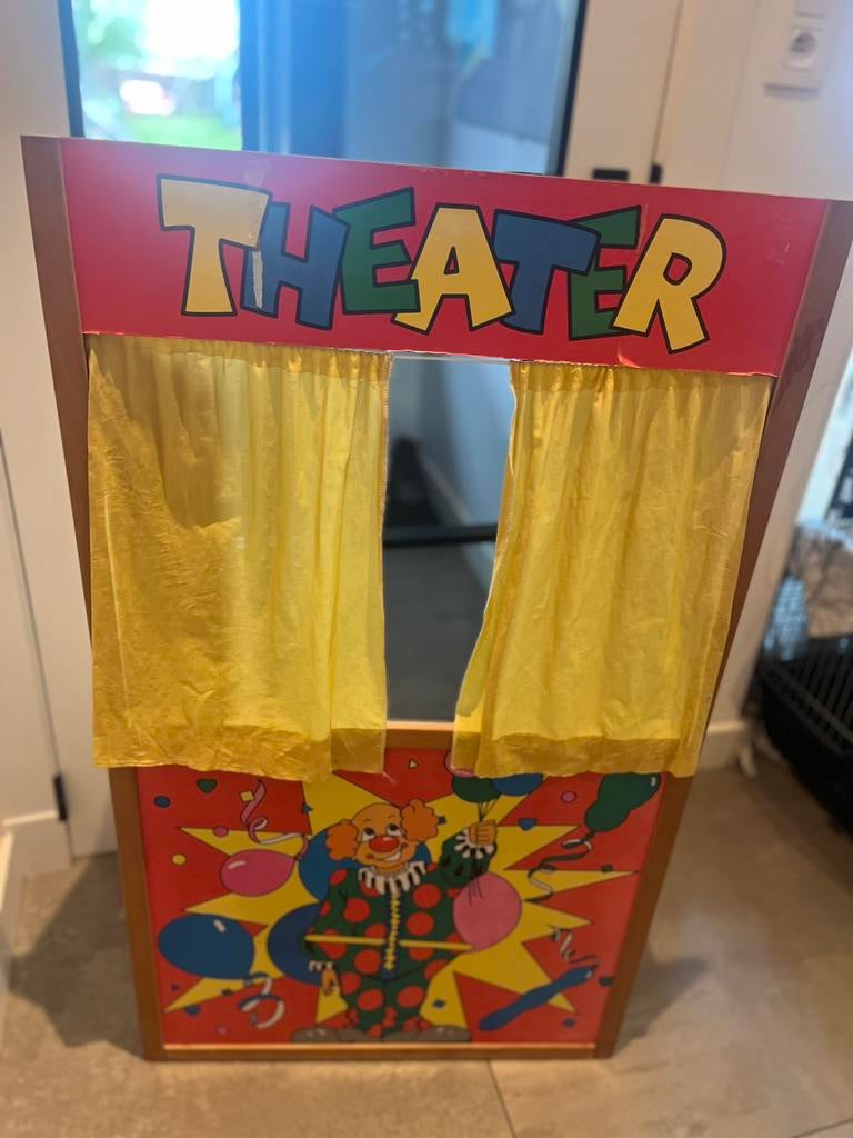 Popppe kast met 5 poppen, Ophalen of Verzenden, Zo goed als nieuw, Jongen of Meisje