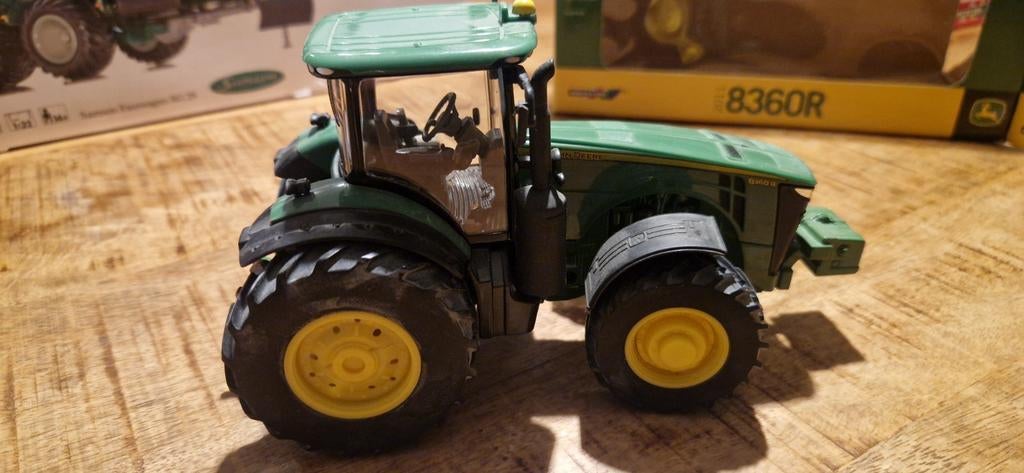 John Deere 8360R Tractor 1:32 Britains - Nieuwstaat, Ophalen of Verzenden, Zo goed als nieuw, Tractor of Landbouw, Britains
