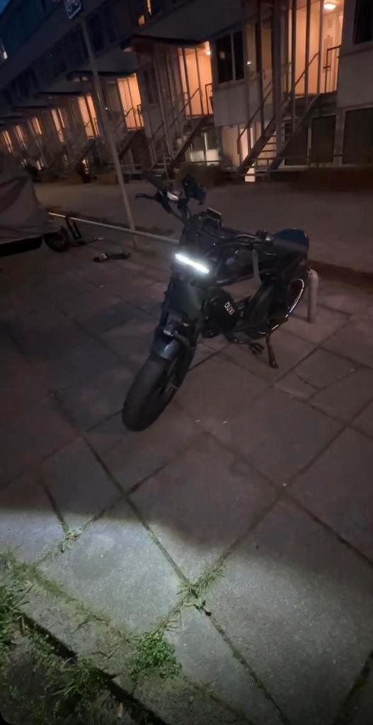 Ouxi v8 3.0 gecustomized, Fietsen en Brommers, Brommers | Tomos, Zo goed als nieuw, Overige modellen, Ophalen of Verzenden