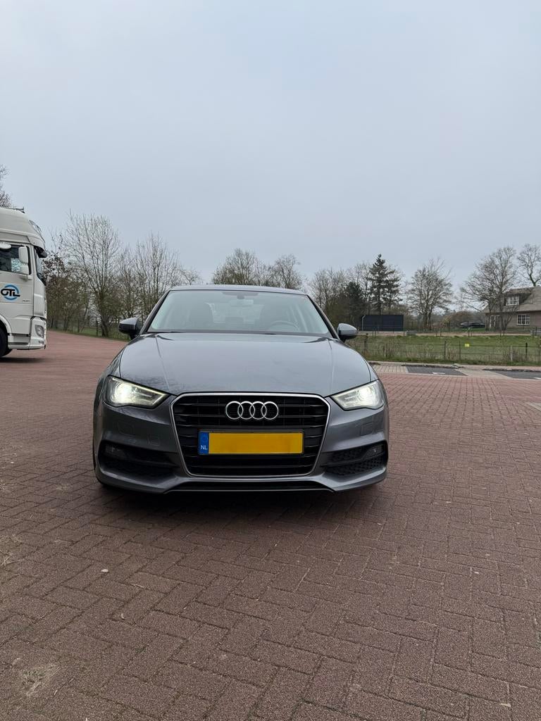 Audi A3 1.6 TDI 81KW Sedan 2016 Grijs, Auto's, Audi, Voorwielaandrijving, 4 cilinders, 125 €/maand, Sedan