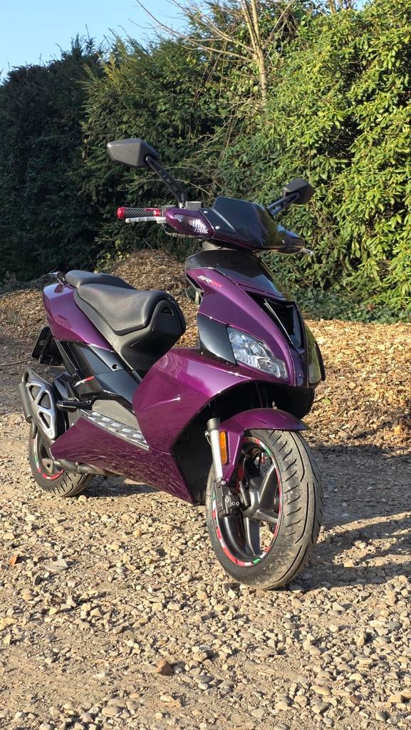 Aprilia SR Factory - Zeer nette scooter met nieuwe lak!, Fietsen en Brommers, Scooters | Aprilia, Ophalen
