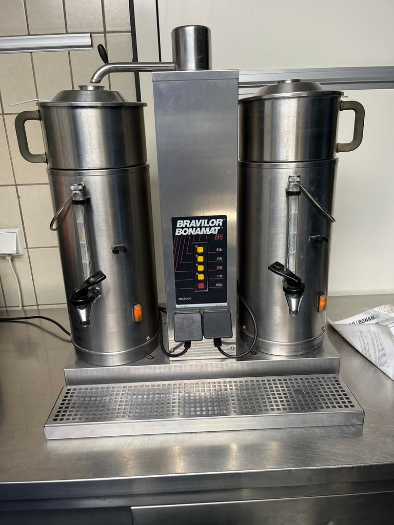 Bravilor Bonamat Koffiezetapparaat - Professioneel, Gebruikt, 10 kopjes of meer, Koffiemachine, Gemalen koffie