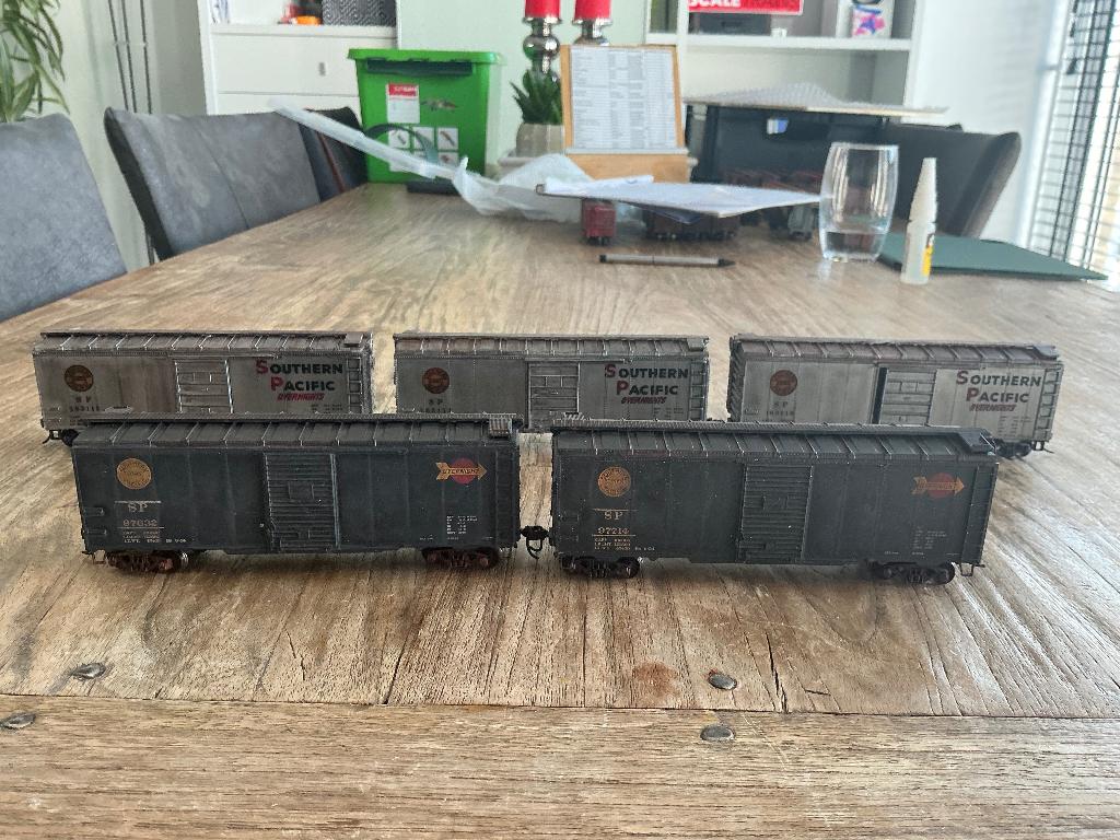 5x geweatherde usa boxcars van Southern Pacific, Hobby en Vrije tijd, Modeltreinen | H0, Overige merken, Gebruikt, Gelijkstroom