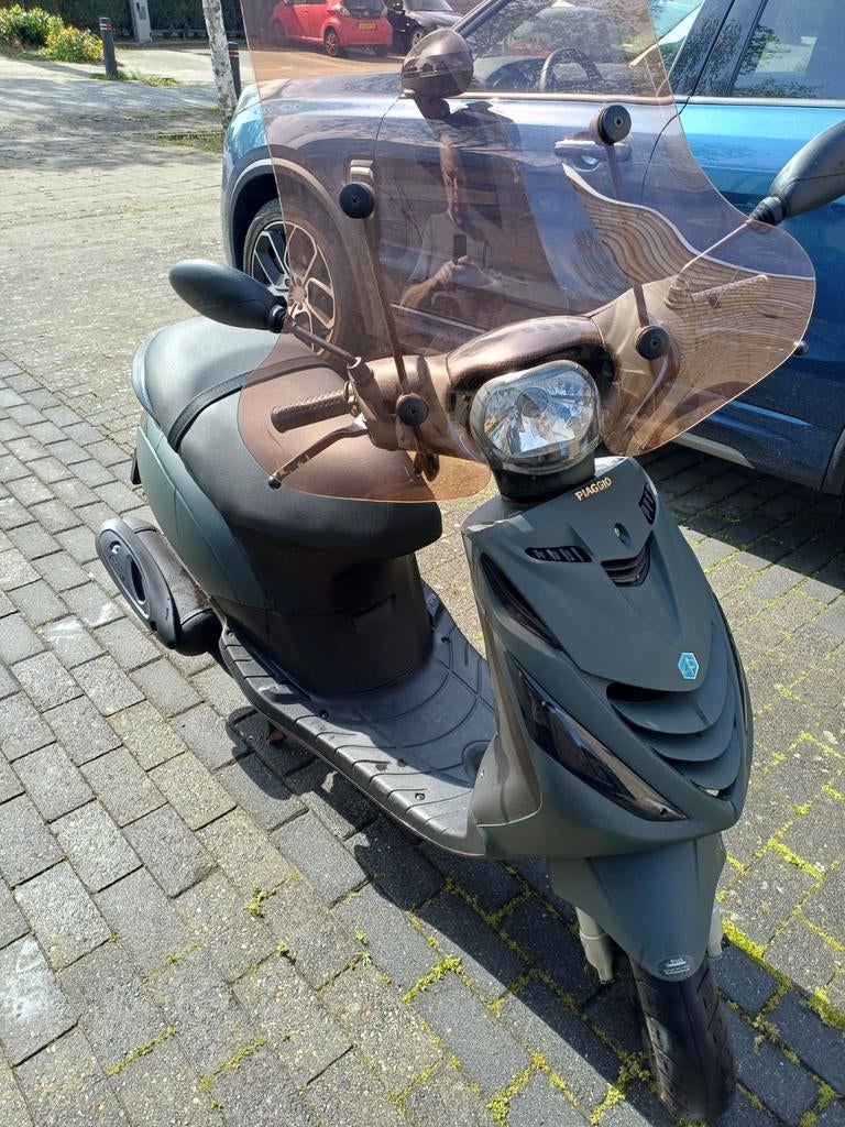 Piaggio zip  sp custum made t4 2017, Fietsen en Brommers, Scooters | Piaggio, Ophalen, Zo goed als nieuw, Benzine, Zip