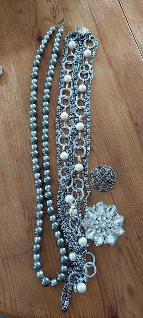 Sieraden kettingen en broches, Ophalen of Verzenden