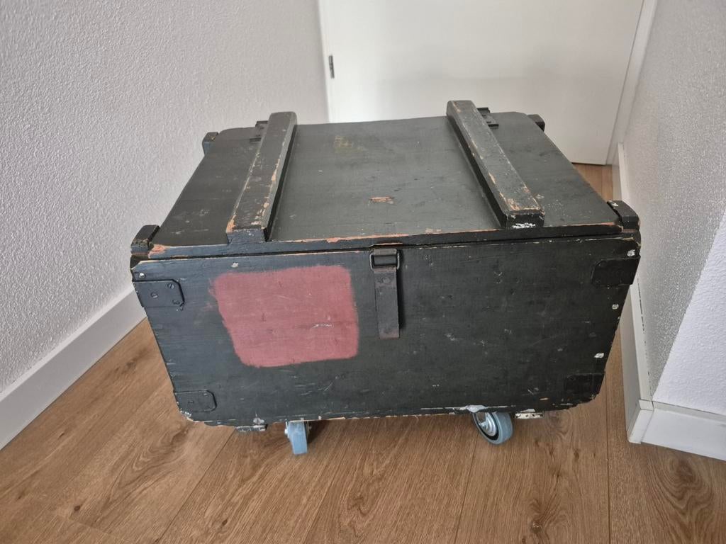Oude houten kist op wieltjes - 60x40x40 cm, Huis en Inrichting, Woonaccessoires | Kisten, Gebruikt, Minder dan 50 cm, 50 tot 75 cm