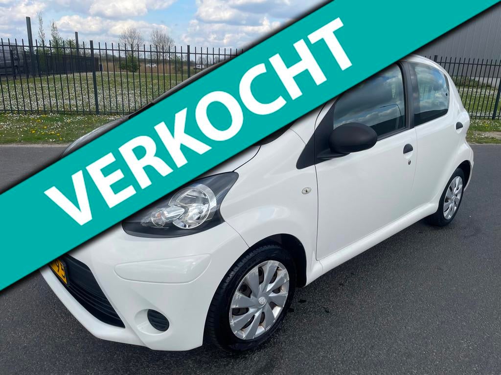 Toyota Aygo 1.0 VVT-i Now|Airco|Apk 4-2027|Facelift|Bj 2013|, Euro 5, Gebruikt, Zwart, 4 stoelen
