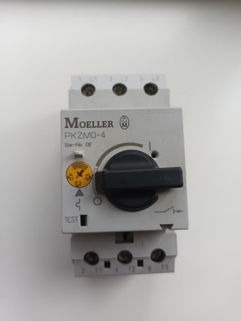 Motorbeveiligingsschakelaar Moeller PKZM0-4 2,5 tot 4 Ampere, Ophalen of Verzenden, Zo goed als nieuw