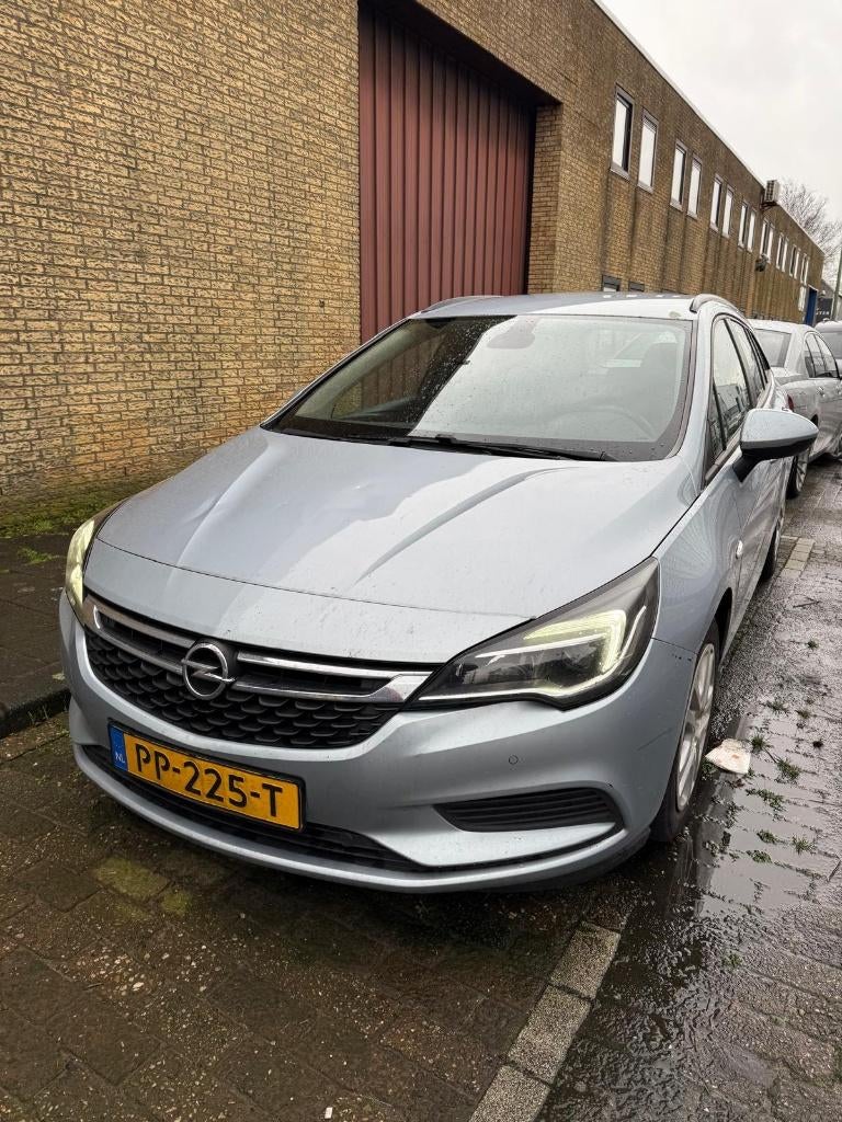 Opel Astra 1.6 Cdti 81KW Sports Tourer 2017 Grijs, Voorwielaandrijving, 4 cilinders, Origineel Nederlands, 140 €/maand