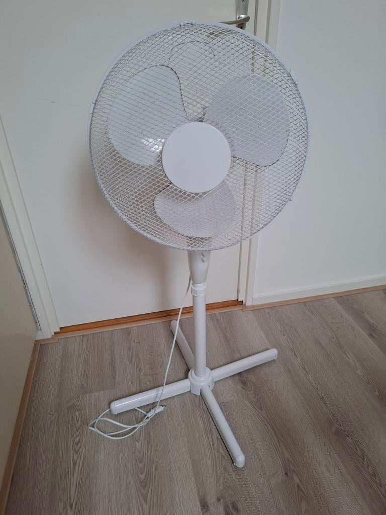 Ventilator op statief zgan, Witgoed en Apparatuur, Ventilatoren, Ophalen, Zo goed als nieuw, Statiefventilator