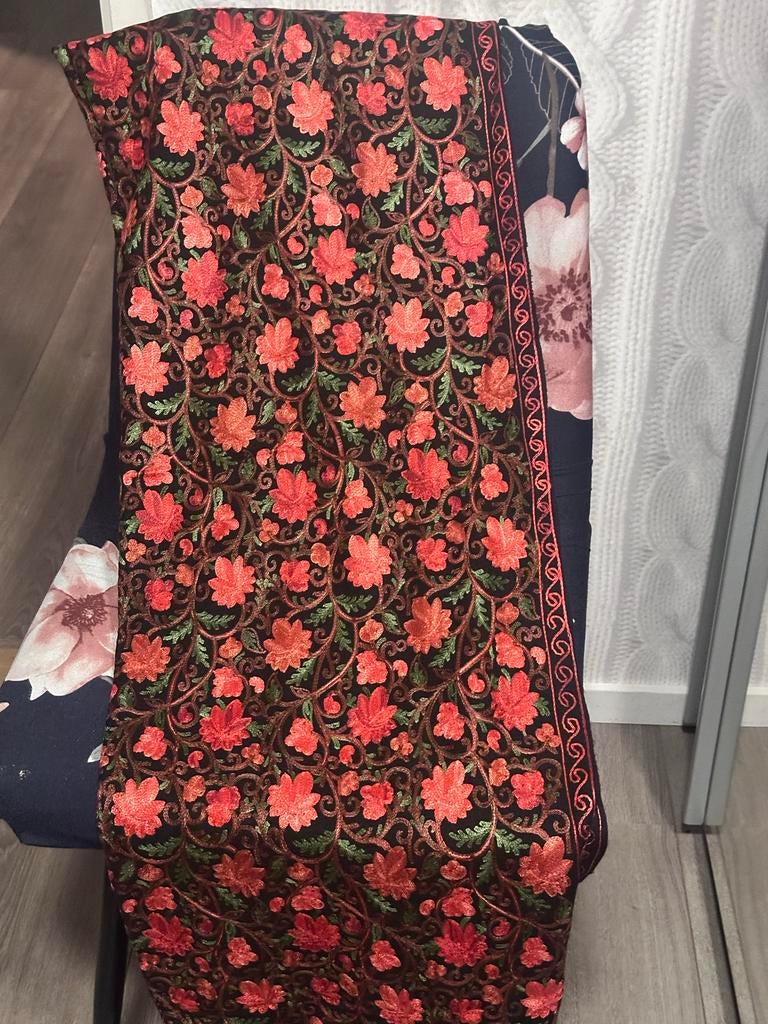 Prachtige Kasjmier Sjaal met Geborduurde Bloemen, Kleding | Dames, Mutsen, Sjaals en Handschoenen, Ophalen of Verzenden, Nieuw