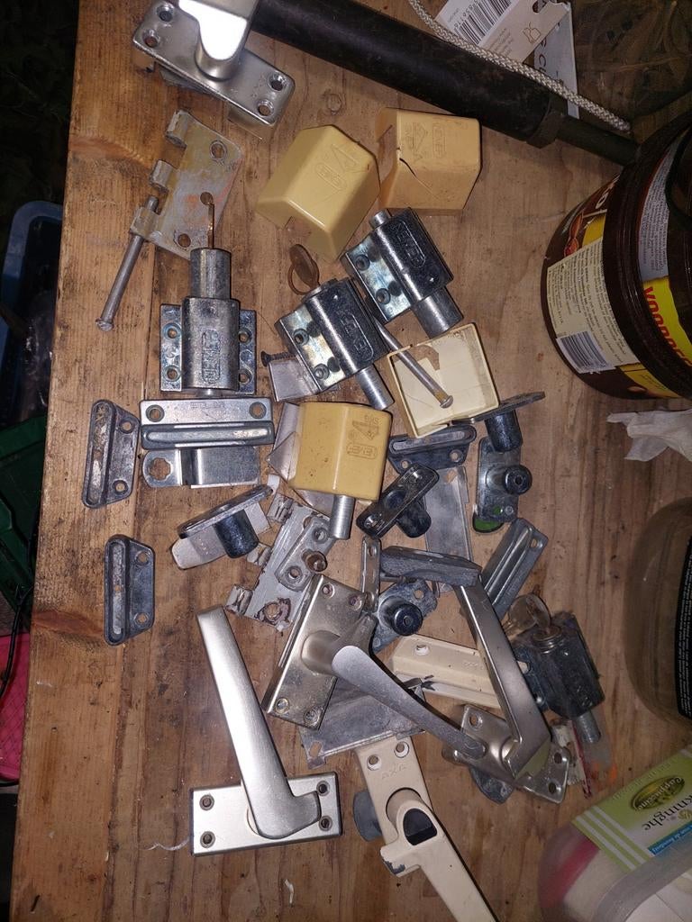 Hang- en sluitwerk voor ramen, Doe-het-zelf en Verbouw, Hang- en Sluitwerk, Ophalen of Verzenden