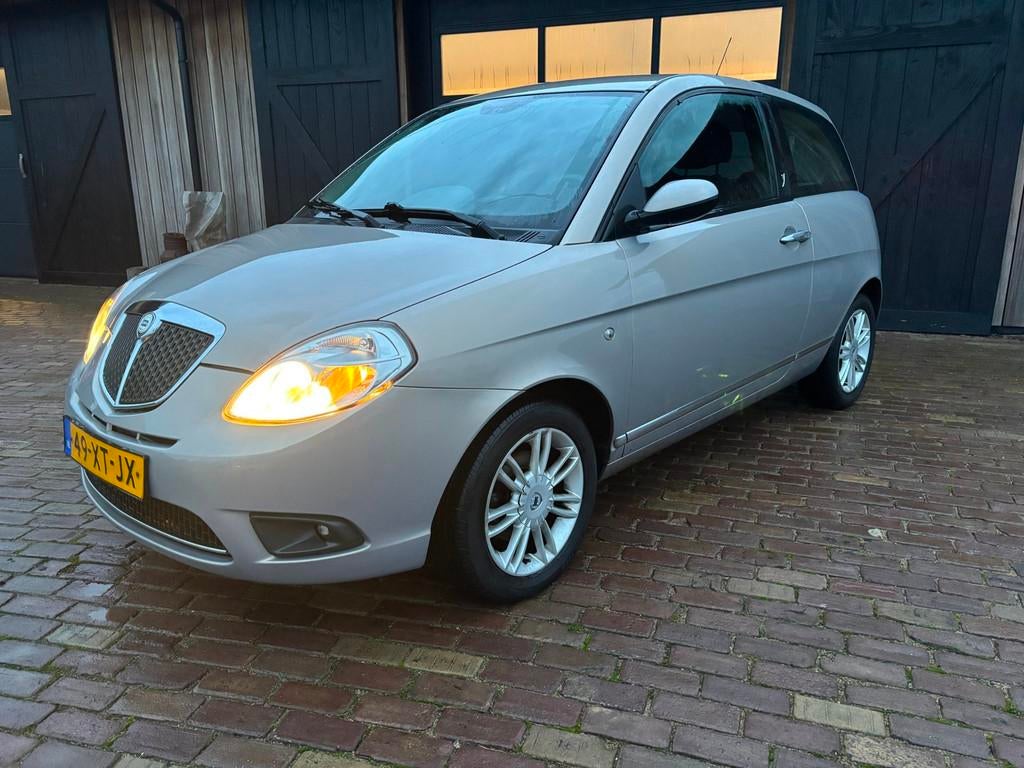 Lancia Ypsilon 1.4 Oro, Auto's, Lancia, Voorwielaandrijving, Gebruikt, 31 €/maand, 4 cilinders