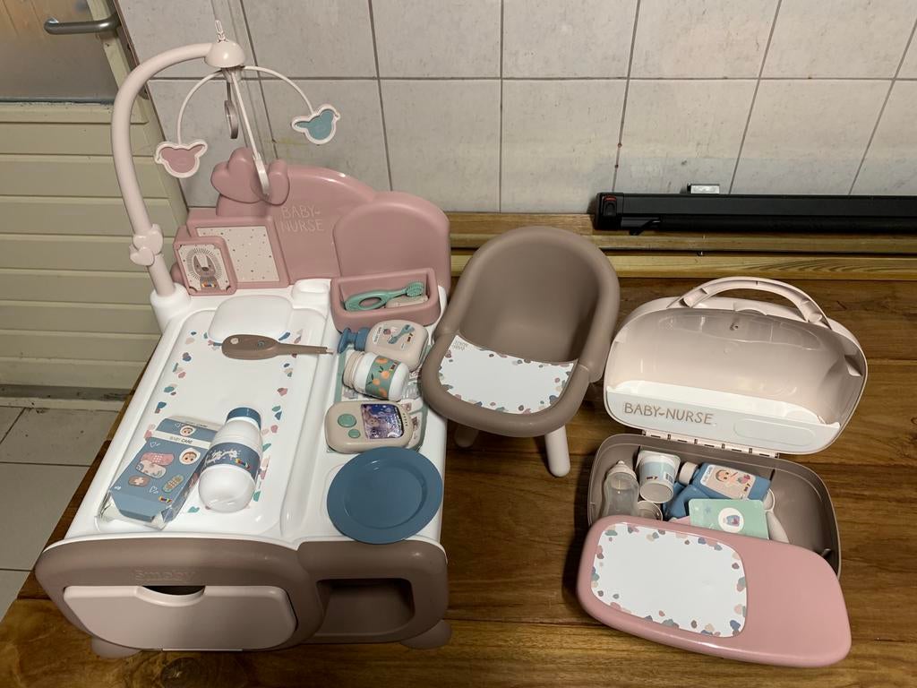Smoby babynurse en koffer. Met gratis poppenbed., Ophalen, Zo goed als nieuw, Babypop