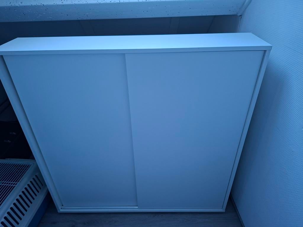 Witte kast met schuifdeuren voor onder schuin dak, Ophalen, Gebruikt