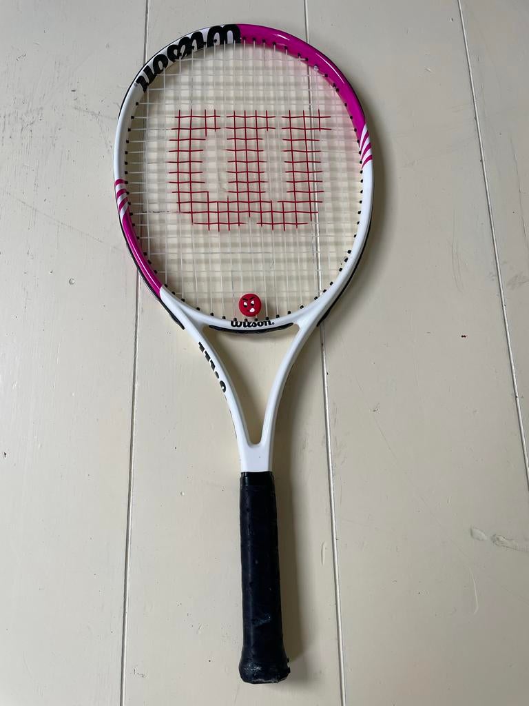 Wilson Blade tennisracket - Roze/Wit - Inclusief hoes, Sport en Fitness, Tennis, Gebruikt, Wilson, Racket, Ophalen