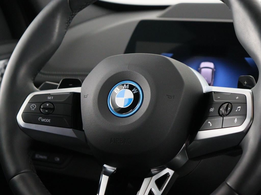 BMW X1 xDrive30e (bj 2025, automaat), Auto's, BMW, Gebruikt, Zwart, Met garantie (alle), Overige brandstoffen