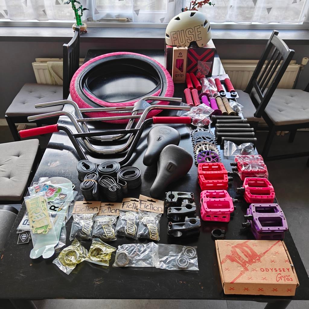 Veel BMX onderdelen., Fietsen en Brommers, Fietsen | Crossfietsen en BMX, Staal, 20 tot 24 inch, Zo goed als nieuw, Voetsteunen