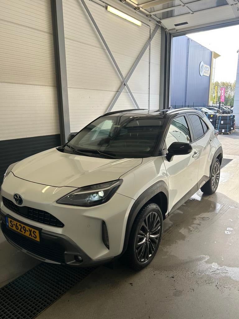Toyota Yaris Cross Hybrid Adventure / NLse auto / NAP, 750 kg, Leder en Stof, Wit, 115 pk