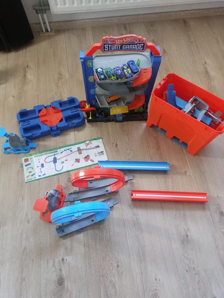 Hot Wheels Racebaan Stunt Garage, Kinderen en Baby's, Speelgoed | Racebanen, Ophalen of Verzenden, Hot Wheels, Handmatig, Met looping