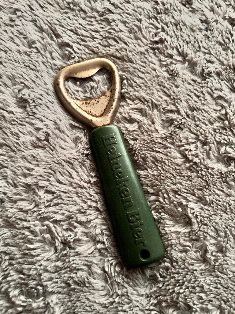 Vintage Heineken Bier flesopener - Groen metaal, Ophalen of Verzenden, Gebruikt, Flesopener, Heineken