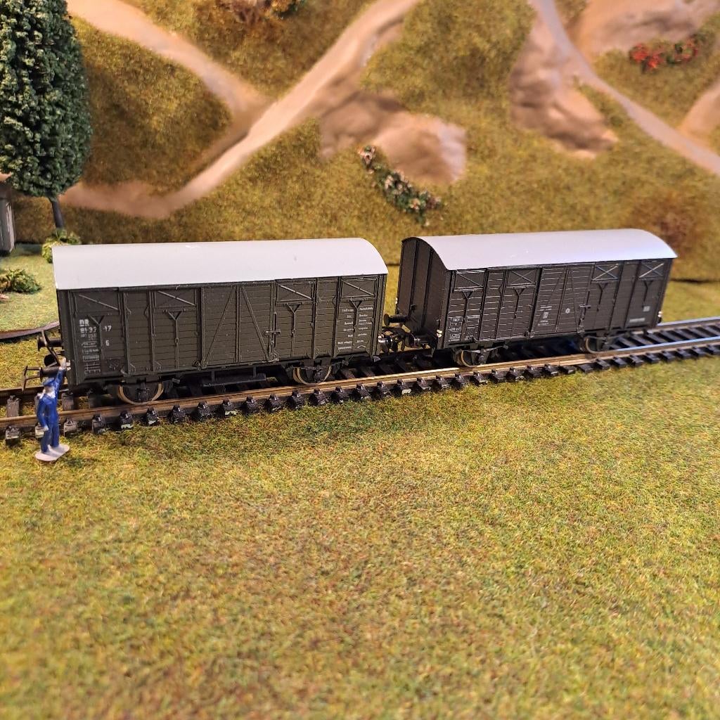Piko HO Gesloten goederen wagons 2 stuks, Gebruikt, Gelijkstroom, Wagon, Piko