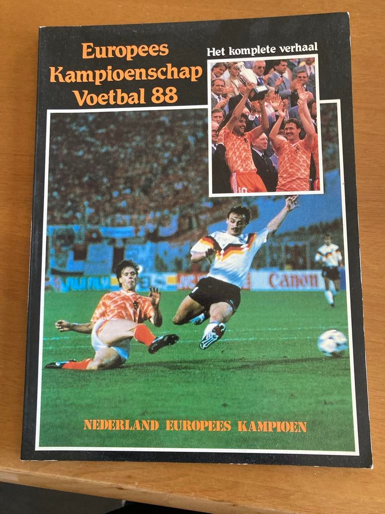 EK Voetbal 1988: Het complete verhaal met veel foto's, Ophalen of Verzenden, Gelezen, Balsport
