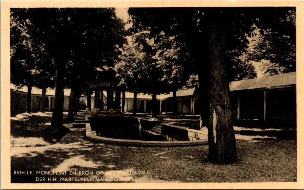 Brielle - Monument en Bron op het Martelveld, Verzamelen, Verzenden, 1940 tot 1960, Ongelopen, Zuid-Holland