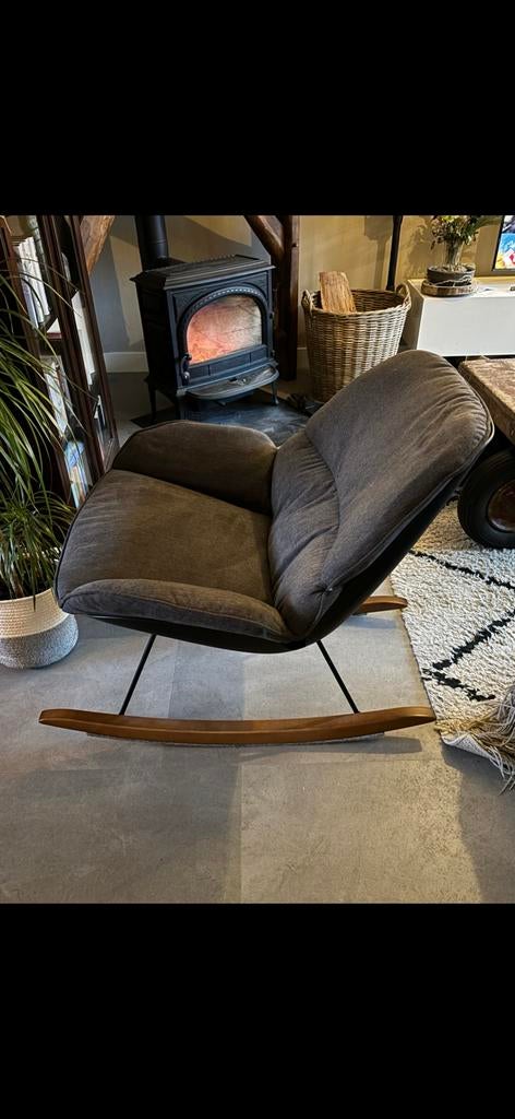 Comfortabele design schommelstoel/lounge stoel – stof & hout, Huis en Inrichting, Comfortabele design schommelstoel / lounge stoel – stof & hout