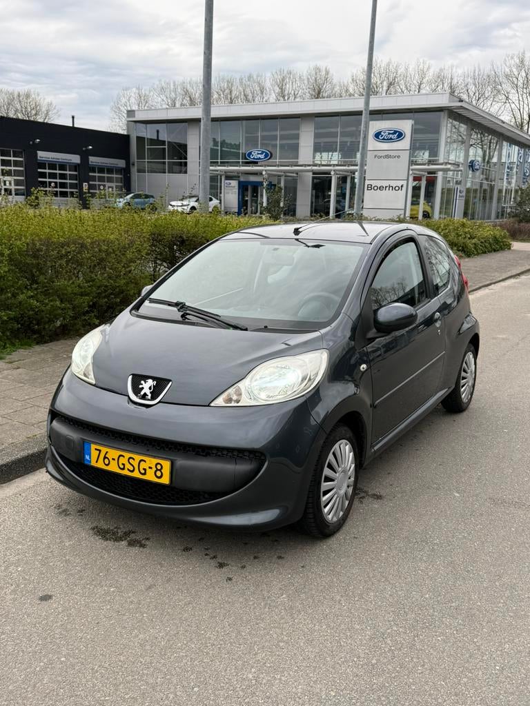 Peugeot 107 1.0 12V 3DR 2008 Grijs, Auto's, Voorwielaandrijving, Stof, 4 stoelen, 68 pk