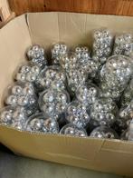 partij 100 kokers nieuwe zilveren kerstballen 6 en 8 cm, Diversen, Kerst, Ophalen, Nieuw