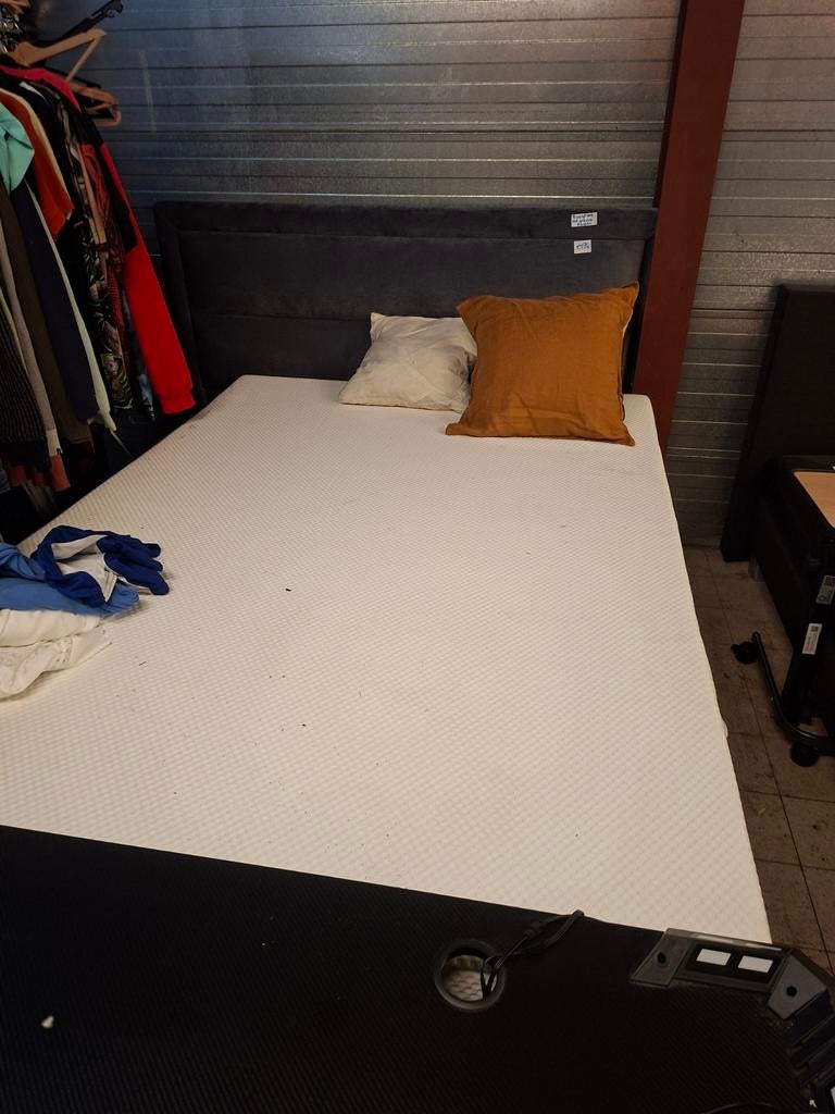 Diverse boxsprings bij sb kringloop in zwartewaal, Huis en Inrichting, Ophalen, Eenpersoons