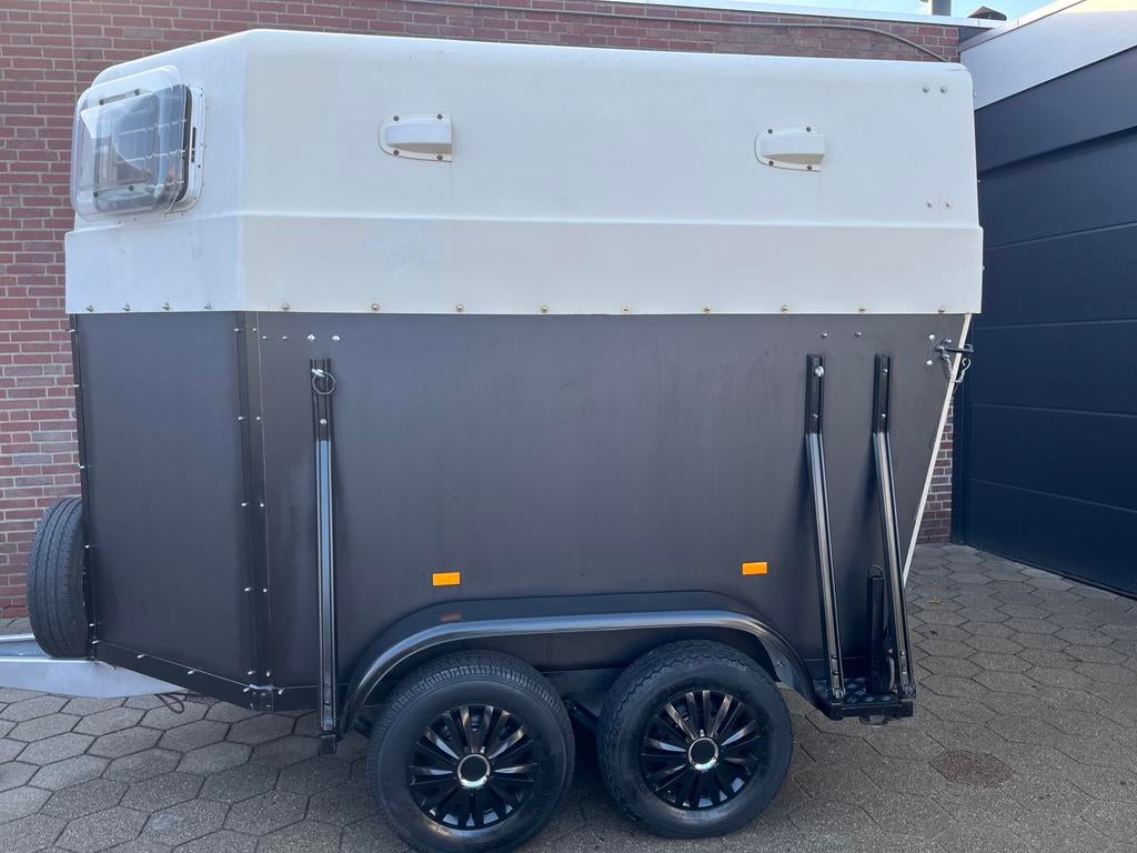 Mooie 2 paards trailer in nieuwstaat, Ophalen, Zo goed als nieuw