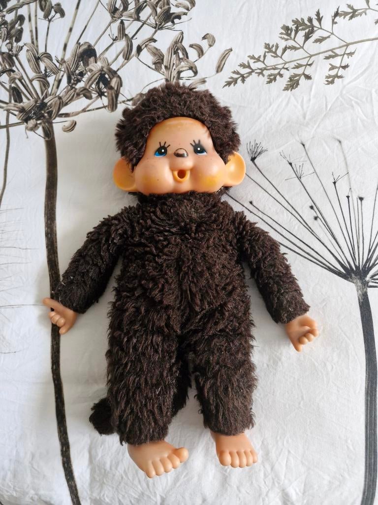 Sekiguchi 252879 - Original Monchhichi cheerleader, approx. 20 cm large soft toy made of brown plush