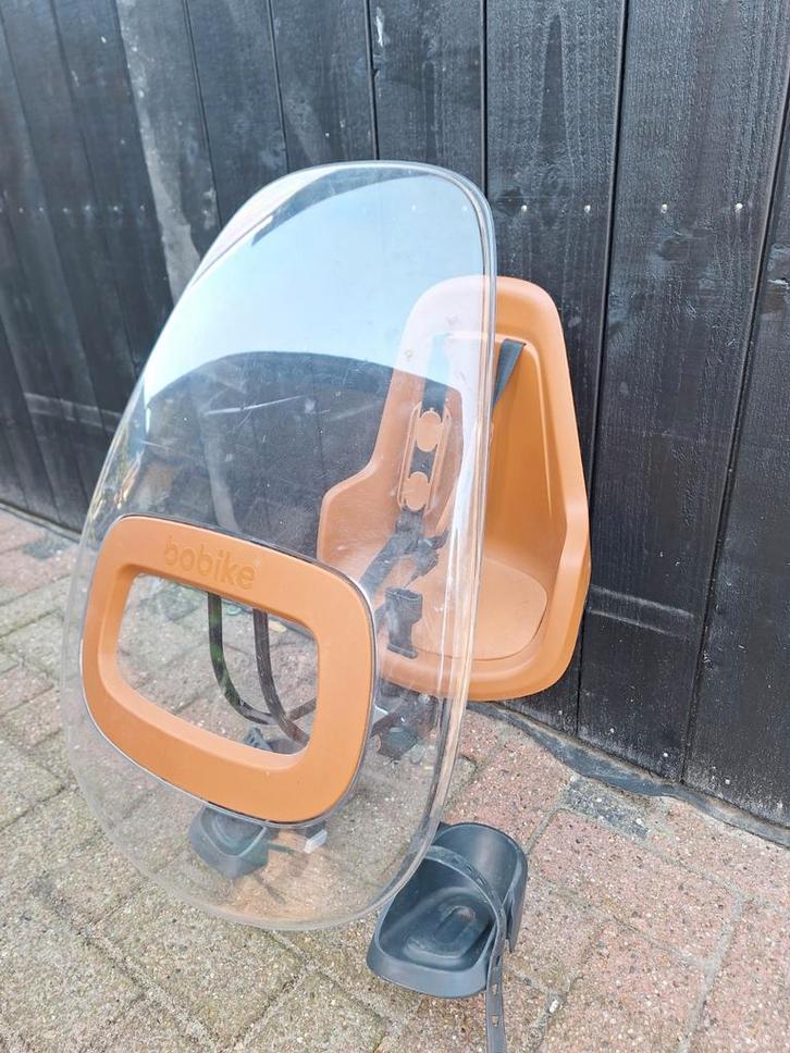 Bobike voorzitje met windscherm, Fietsen en Brommers, Fietsaccessoires | Fietsstoeltjes, Gebruikt, Voorzitje, 0 t/m 13 kg, Voetsteuntjes