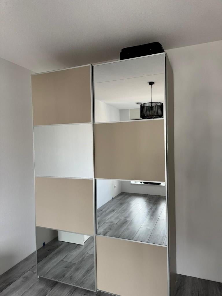 Ikea kledingkast met spiegel GLOEDNIEUW, Huis en Inrichting, Kasten | Kledingkasten, Ophalen, Met plank(en), Nieuw, 150 tot 200 cm