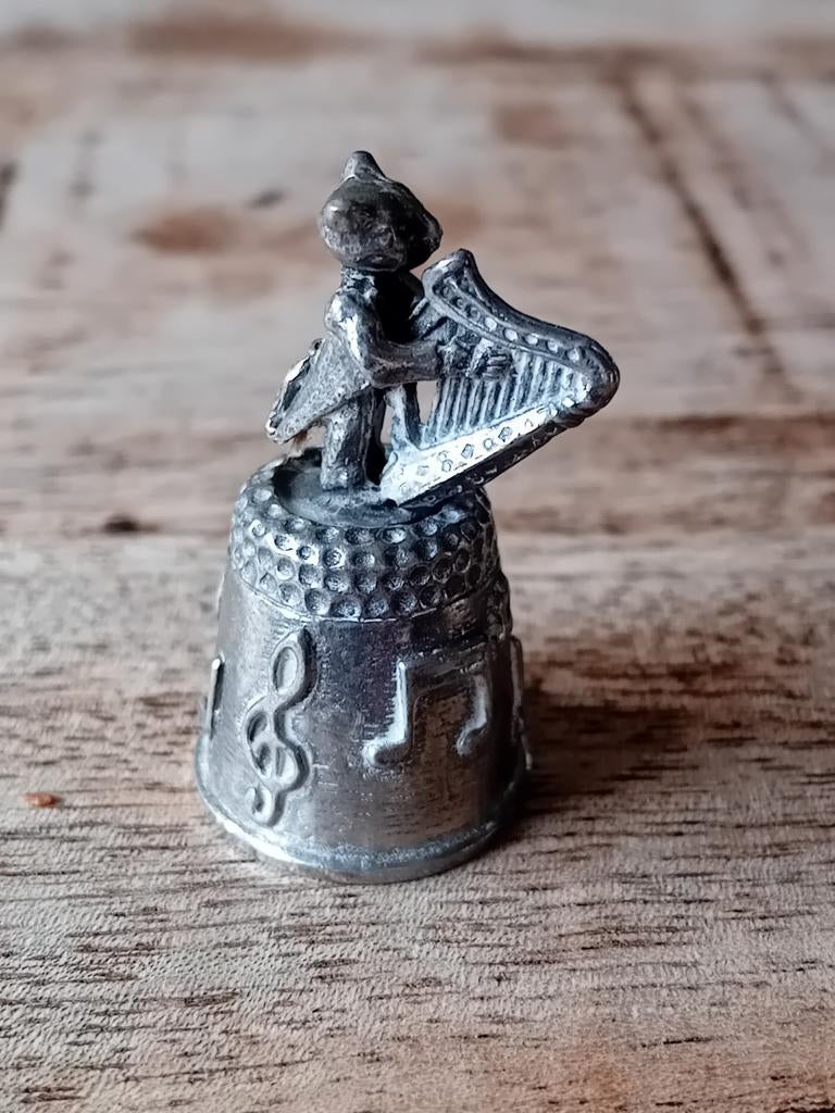 Vingerhoedjes verzamelen harp uit serie, Verzamelen, Vingerhoedjes, Ophalen of Verzenden, Zo goed als nieuw