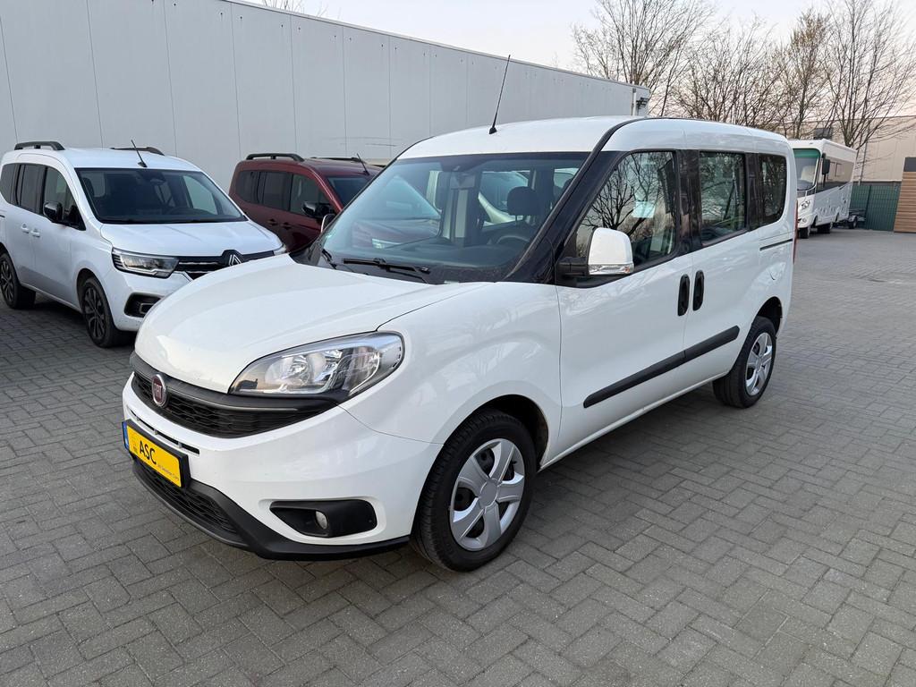 Fiat Doblò Rolstoelauto 3+1 - XL Bodemverlaging + Lier - 1e, Auto's, Fiat, Voorwielaandrijving, Gebruikt, 4 stoelen, Wit
