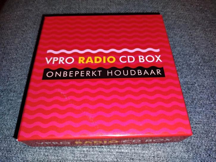 VPRO Radio Onbeperkt houdbaar serie Red Flag Eddy (5CDr-Box), Cd's en Dvd's, Cd's | Overige Cd's, Zo goed als nieuw, Boxset, Ophalen of Verzenden