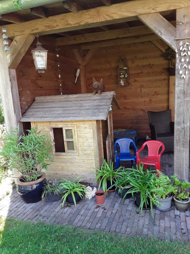 Houten speelhuisje., Tuin en Terras, Ophalen, Gebruikt, Tuinhuis, 2 ramen