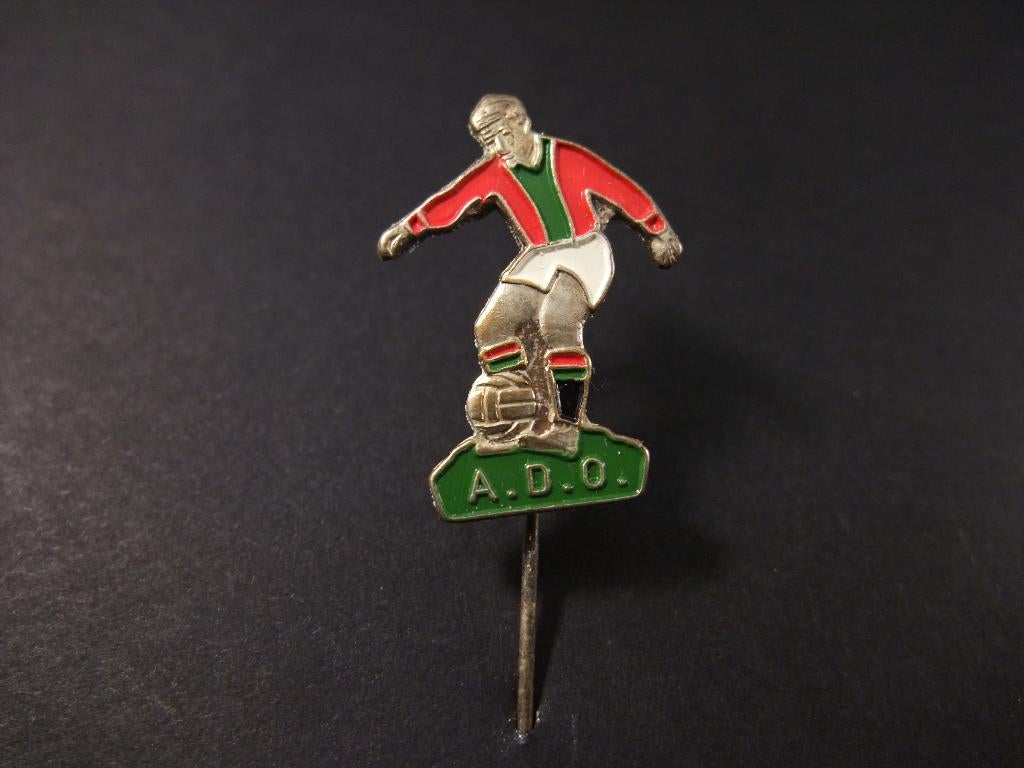ADO Den Haag speler met bal, speld, Ophalen of Verzenden, Gebruikt, Overige onderwerpen